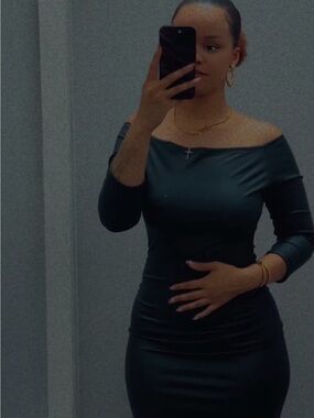 Off-Shoulder Black Maxi Dress with Fitted Silhouette *3/4 Sleeve*